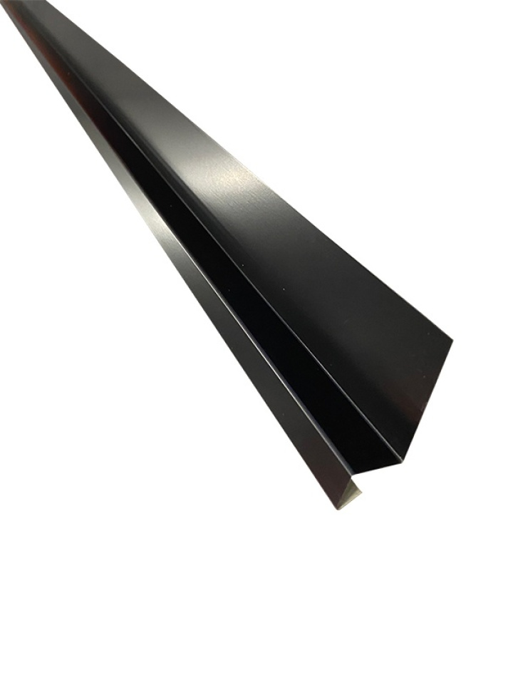 Sockelbeslag 25x2500 mm, Svart i gruppen Produkter / Plåtbeslag / Fasadbeslag / Sockelbeslag hos Norosteel AB (103026)