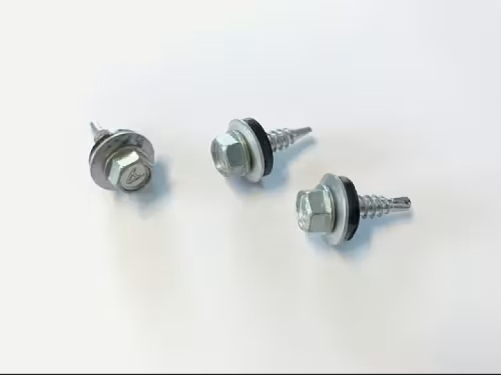 Skruvsats till poolplåt i gruppen Produkter / Pooltäckningsplåt hos Norosteel AB (108415r)